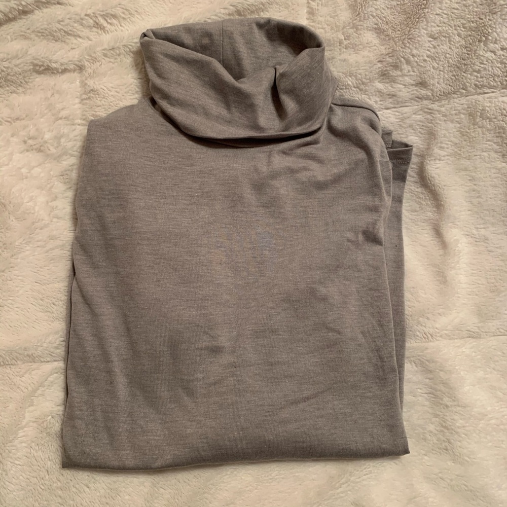 🌻Long sleeved, fitted turtle neck (lightweight)🌻